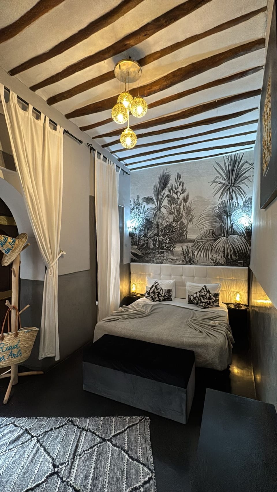 Superior Double or Twin Room (Grise) | In-room safe, blackout drapes, iron/ironing board, free WiFi
