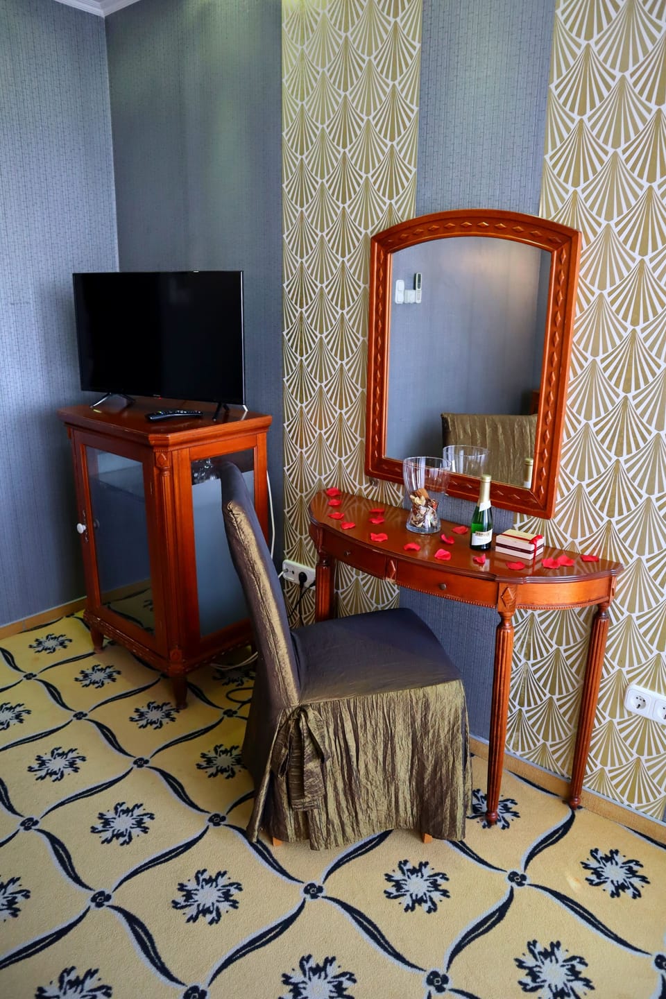 Comfort Twin Room, Bathtub, River View | Minibar, soundproofing, iron/ironing board, free WiFi