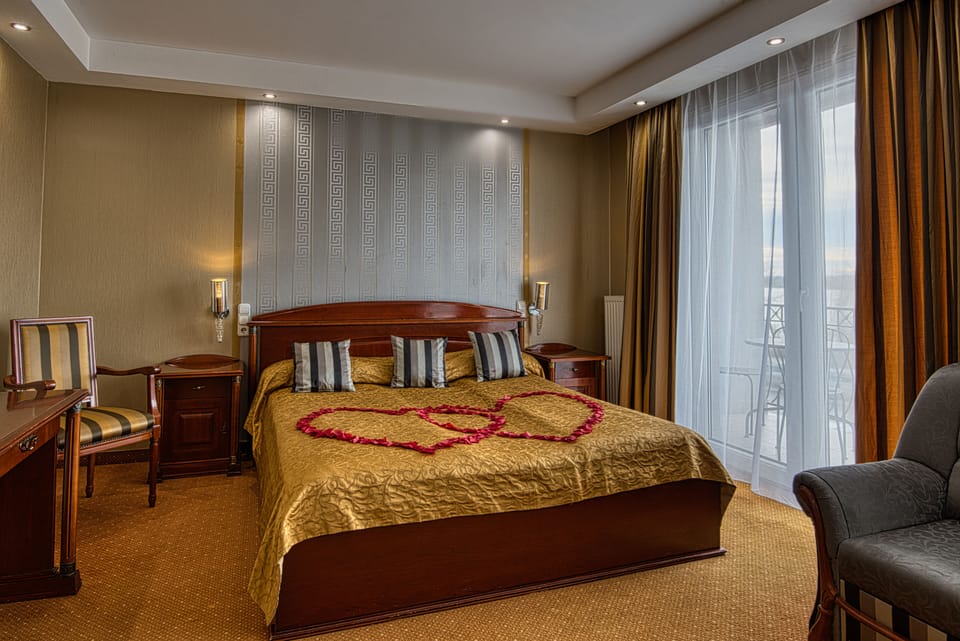 Superior Double Room | Minibar, soundproofing, iron/ironing board, free WiFi
