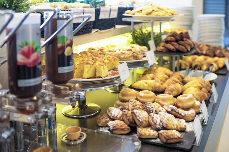 Daily buffet breakfast for a fee