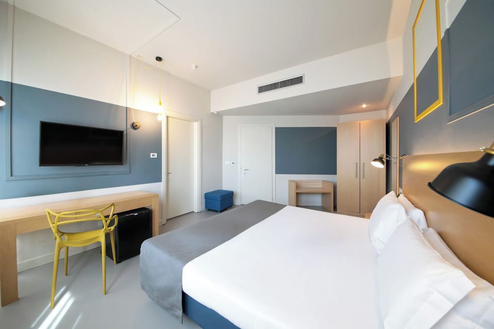 In-room safe, desk, soundproofing, iron/ironing board