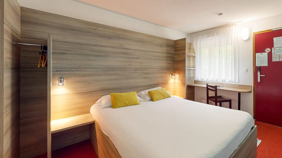 Double Room | Select Comfort beds, desk, soundproofing, iron/ironing board
