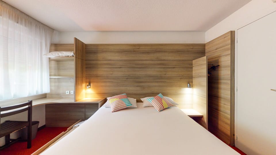 Double Room | Select Comfort beds, desk, soundproofing, iron/ironing board
