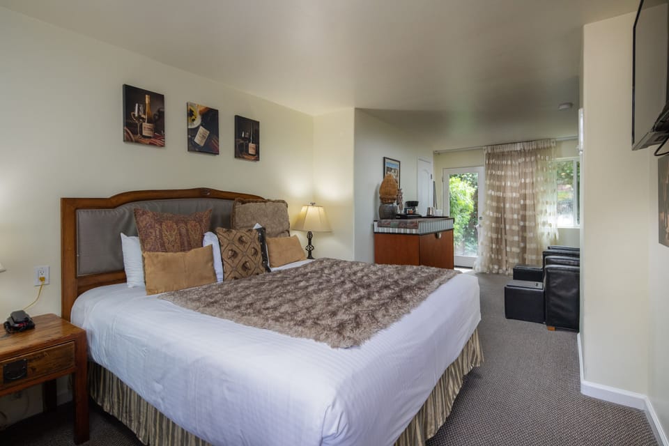 King Patio | Free WiFi, bed sheets