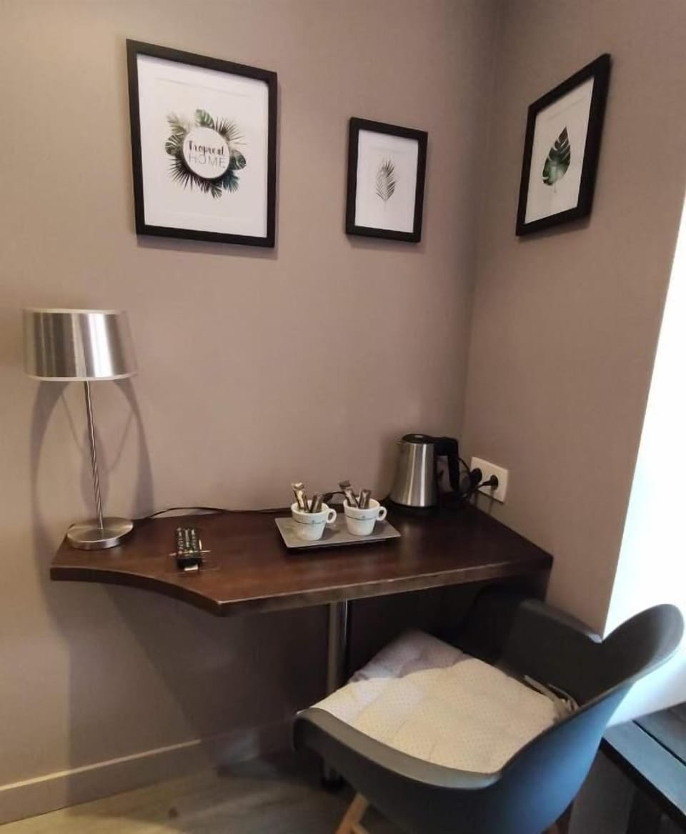 Desk, soundproofing, free wired internet, bed sheets