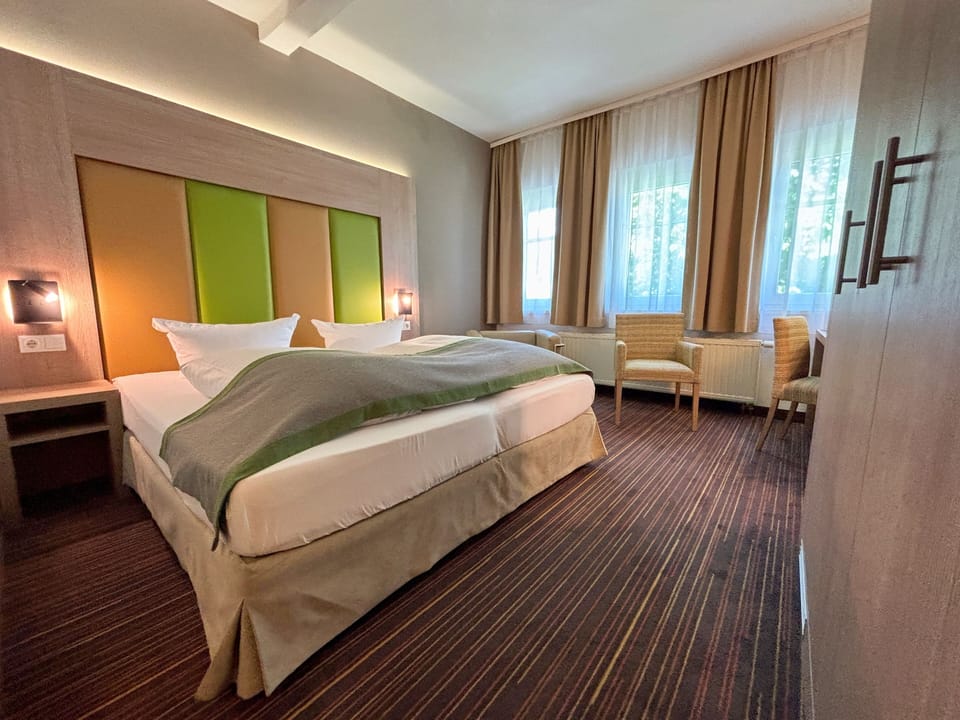 Down comforters, in-room safe, desk, soundproofing