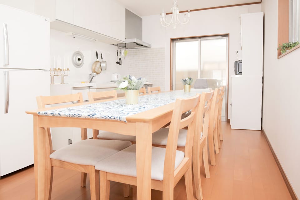 Private Vacation Home, Non Smoking | In-room dining