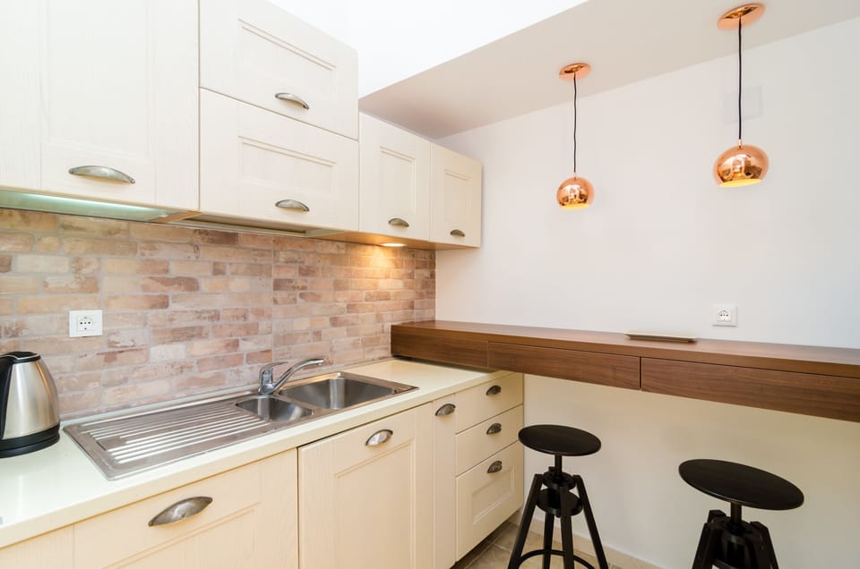 Studio | Private kitchen | Coffee/tea maker, electric kettle