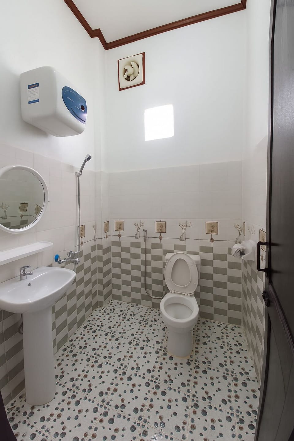 Family Room | Bathroom | Shower, slippers, towels
