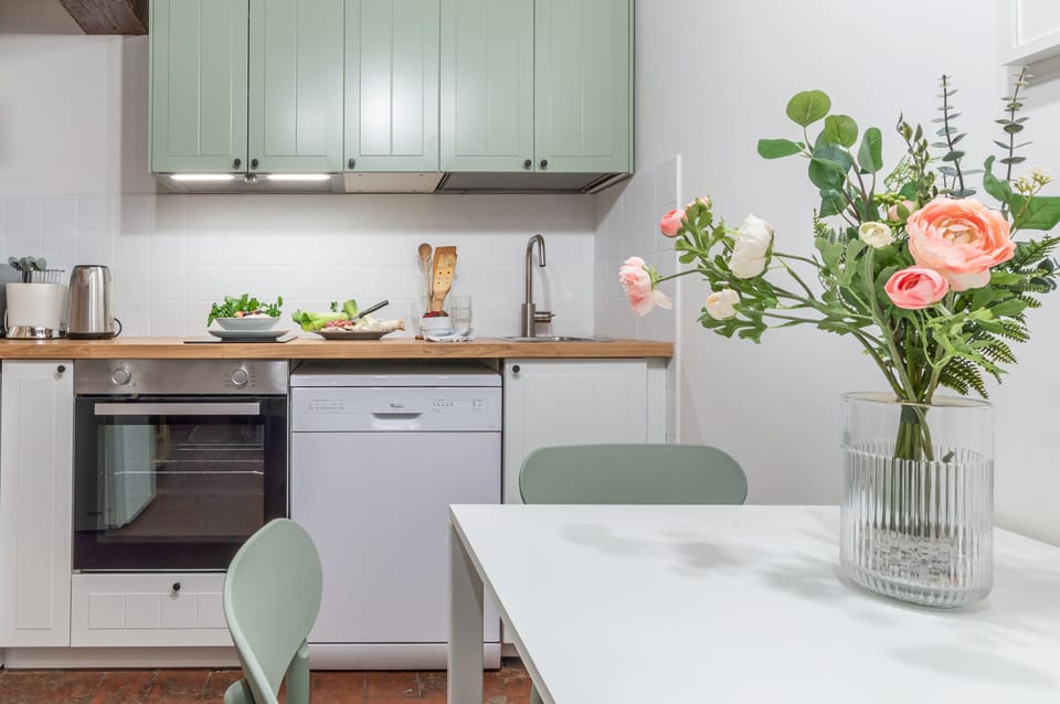City Apartment, 2 Bedrooms | Private kitchen | Full-size fridge, microwave, oven, stovetop