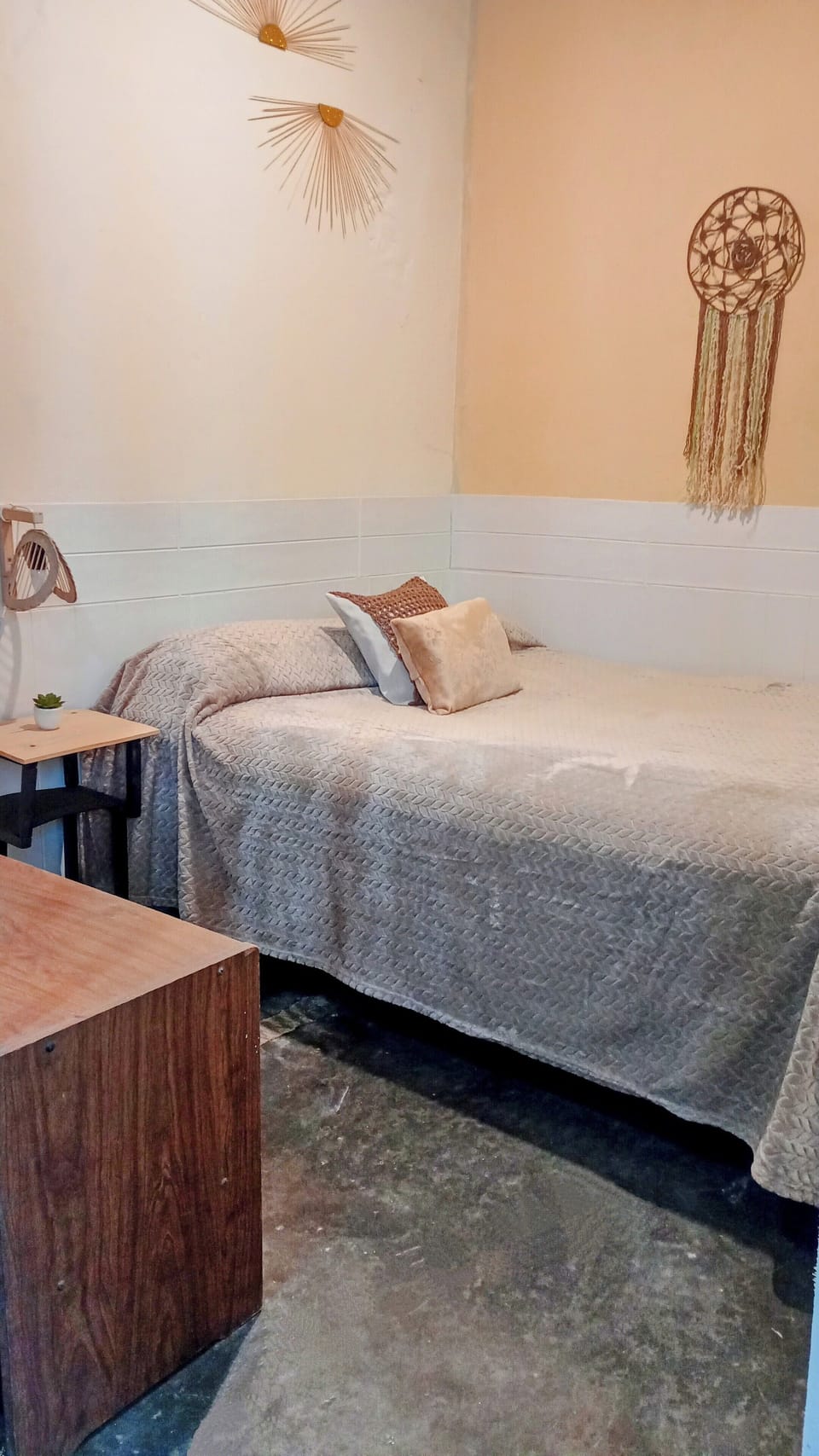 Classic Apartment, 1 Bedroom, Non Smoking, Private Bathroom | 1 bedroom, individually decorated, blackout drapes, bed sheets