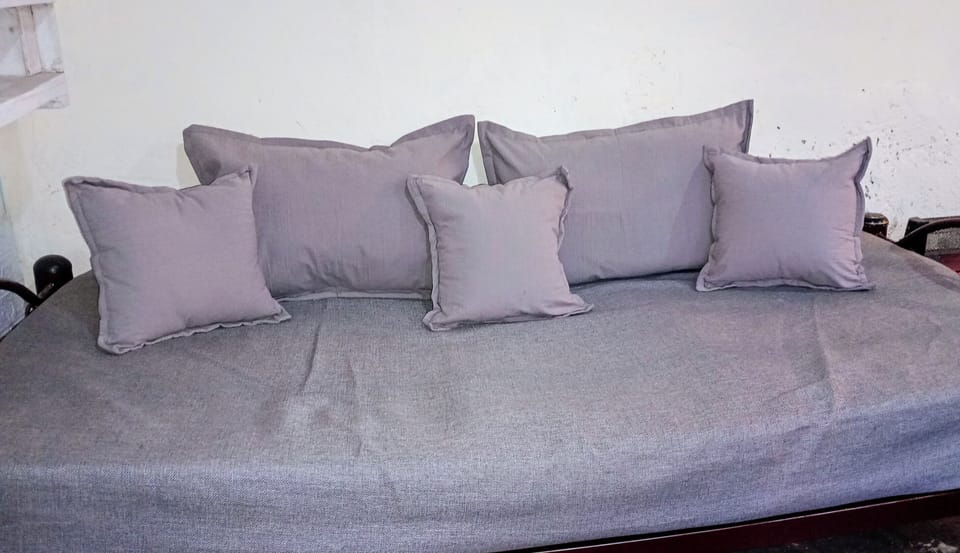 Classic Apartment, 1 Bedroom, Non Smoking, Private Bathroom | Living area | 32-inch Smart TV with satellite channels, fireplace