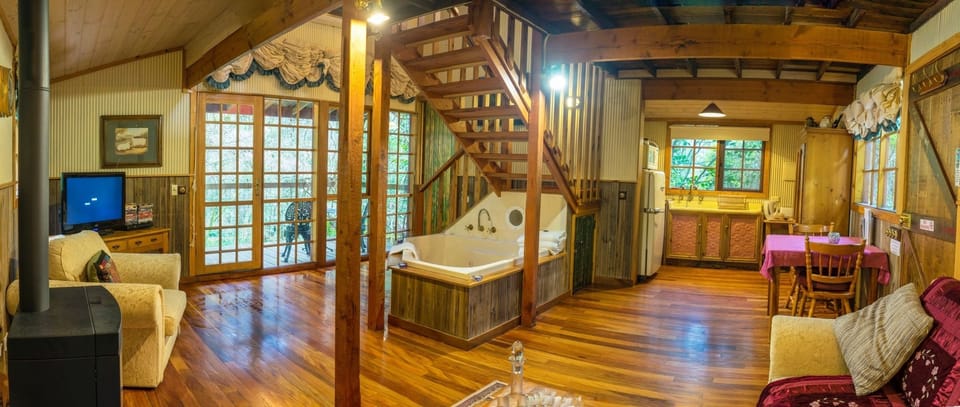 Cottage (Barn) | Living area | Flat-screen TV, DVD player