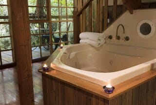 Jetted tub