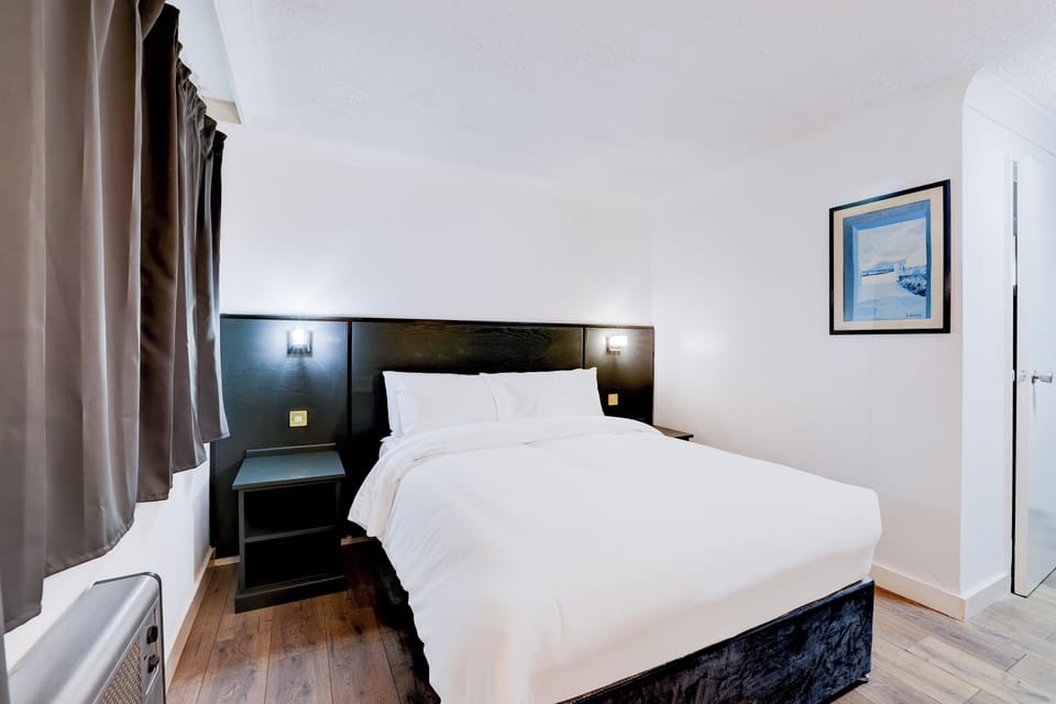 Standard Double Room, 1 Double Bed | Desk, iron/ironing board, free WiFi, bed sheets