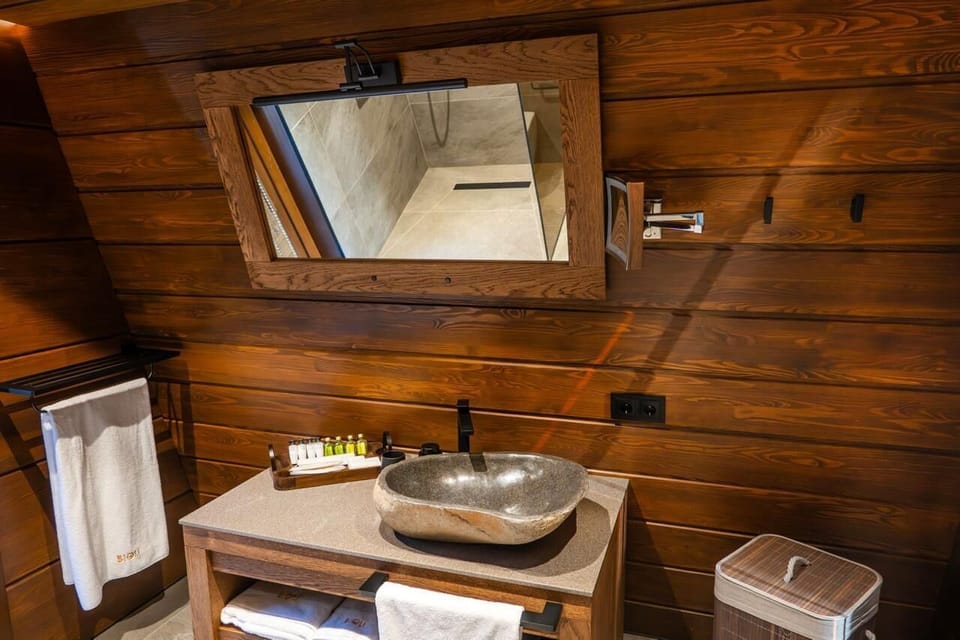 Chalet, 1 Bedroom, Non Smoking, Lake View | Bathroom | Shower, free toiletries, hair dryer, bathrobes