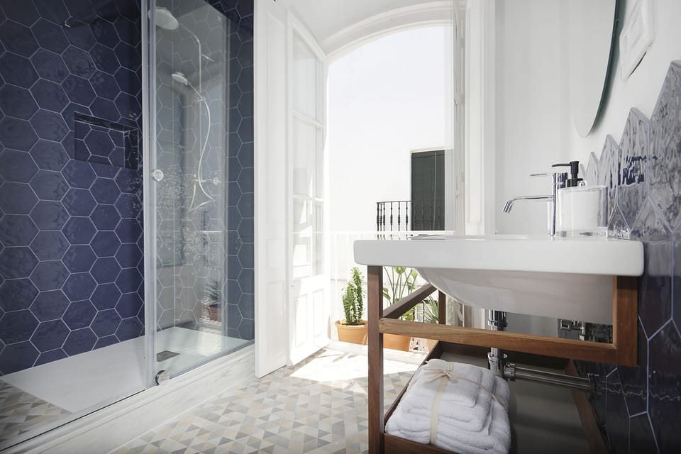Romantic Double Room, 1 Queen Bed, City View | Bathroom | Free toiletries, hair dryer, towels