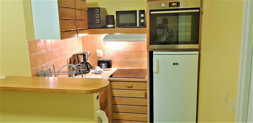 2 bedrooms, in-room safe, laptop workspace, blackout drapes