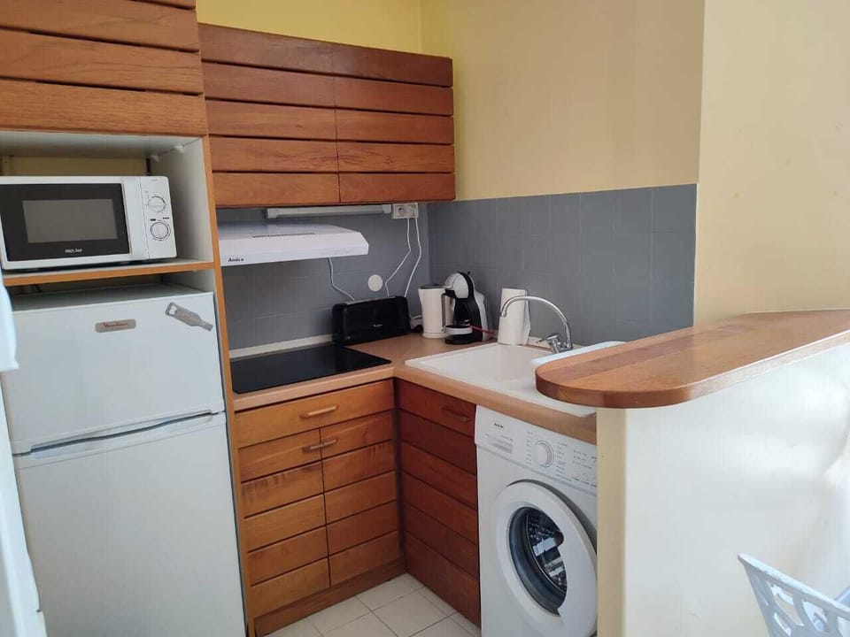Romantic Apartment, Accessible, Ocean View (Marie-galante vu mer 2702) | Shared kitchen | Coffee/tea maker, full-size fridge, microwave, electric kettle