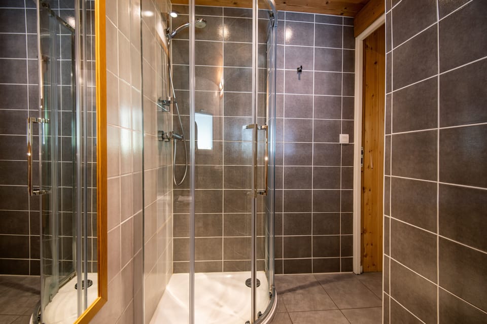 Family Room | Bathroom | Deep soaking tub, free toiletries, hair dryer, bathrobes