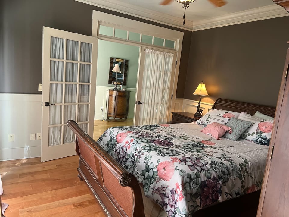 Main level guest bedroom 