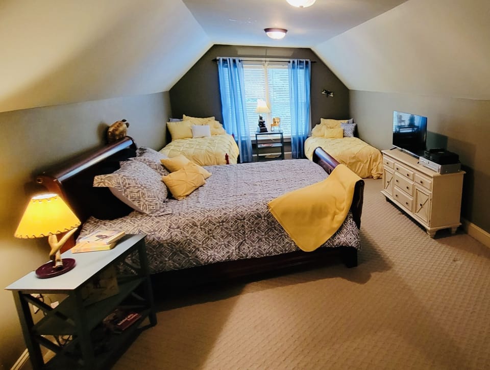 Upstairs bedroom 