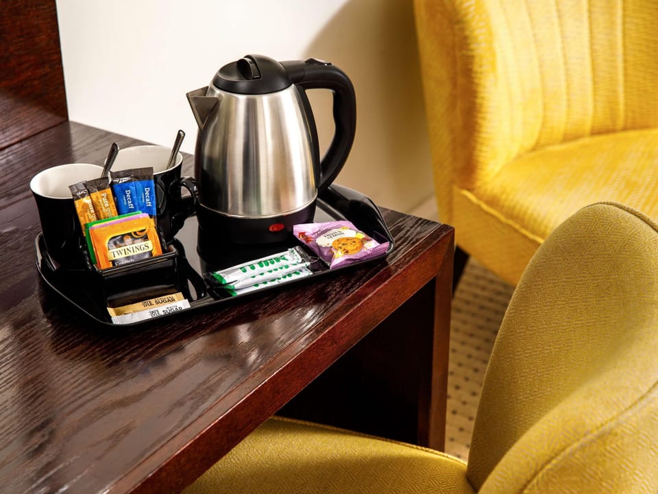 Family Room, Multiple Beds (Classic) | Desk, iron/ironing board, free WiFi, bed sheets