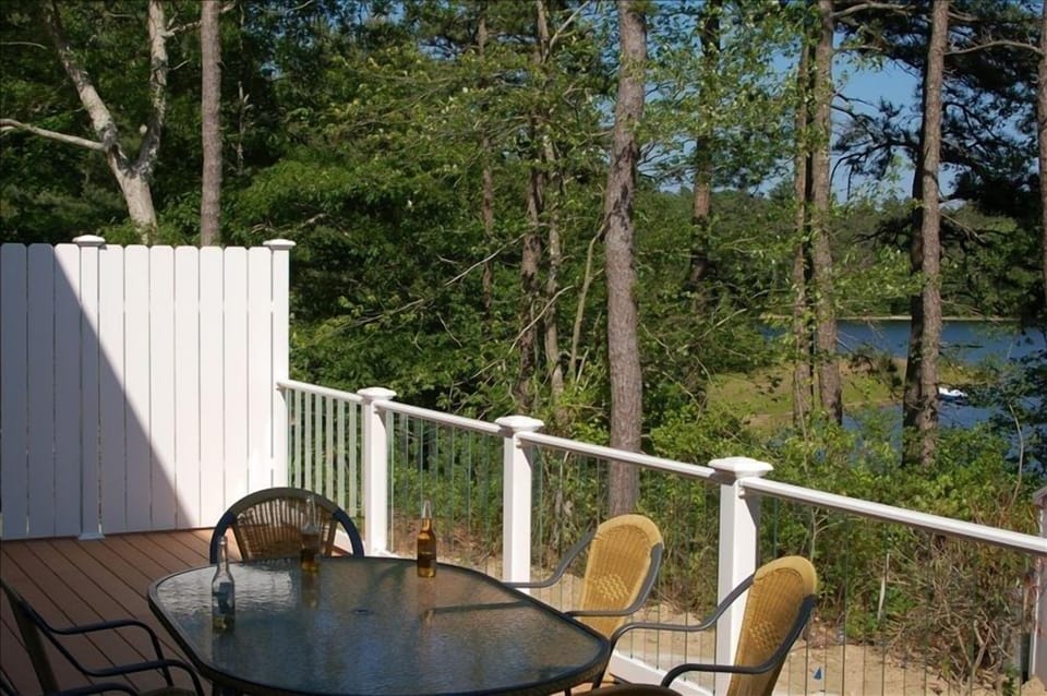 40' Deck overlooking water with custom glass balustrades