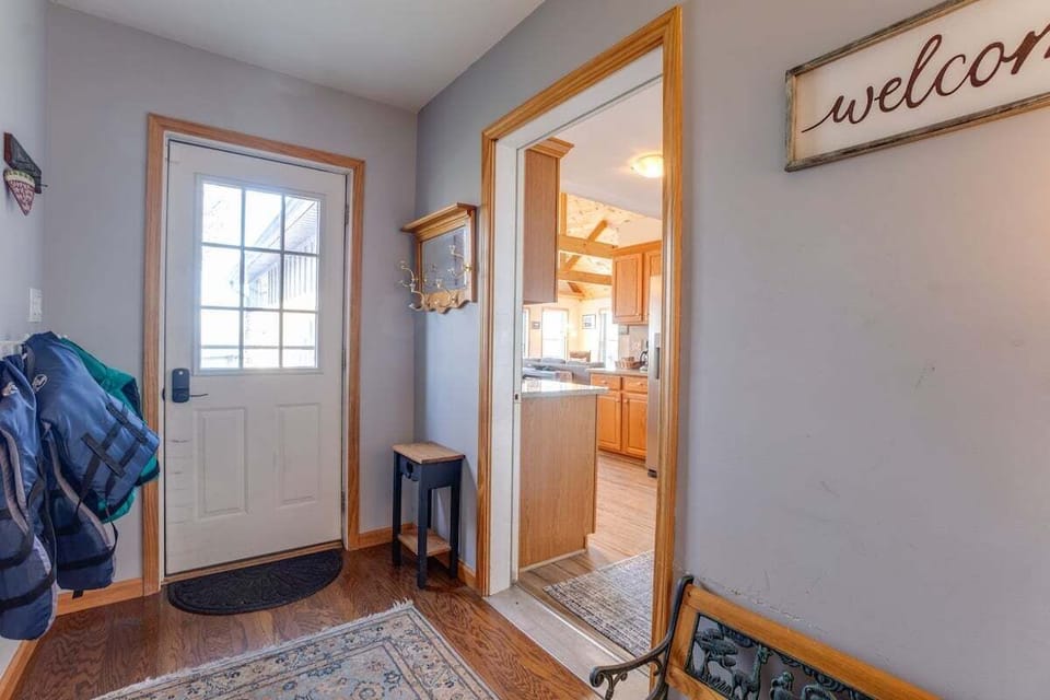 Main entry and door to the Kitchen