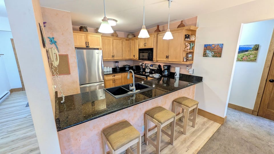 Beaver Creek West Condo L-3 Kitchen with breakfast bar