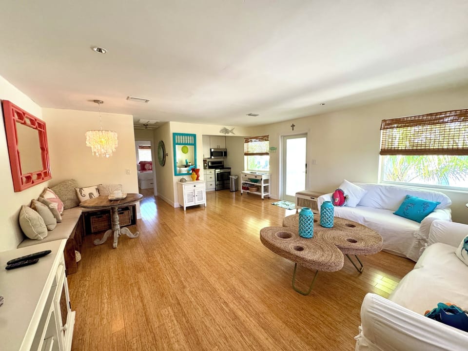 Spacious, light-filled floor plan with park views & palms —stretch out & relax.