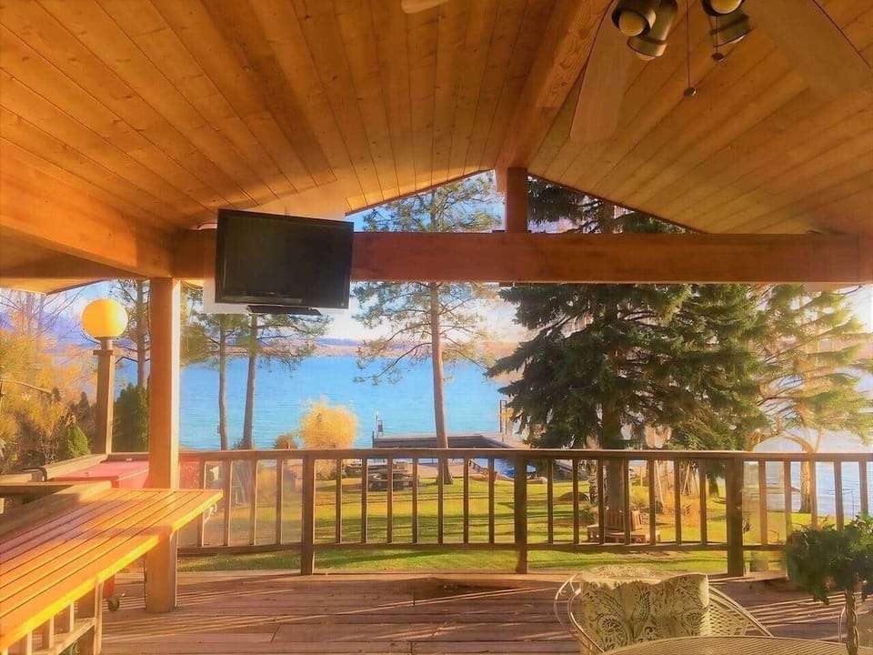 Covered Deck Overlooking Front Lawn and Flathead Lake.   Dining Seating for 20.  Propane BBQ and Traeger. 