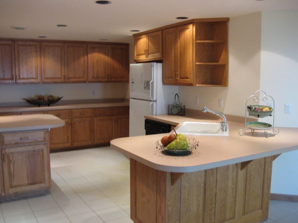 Kitchen with lunch counter