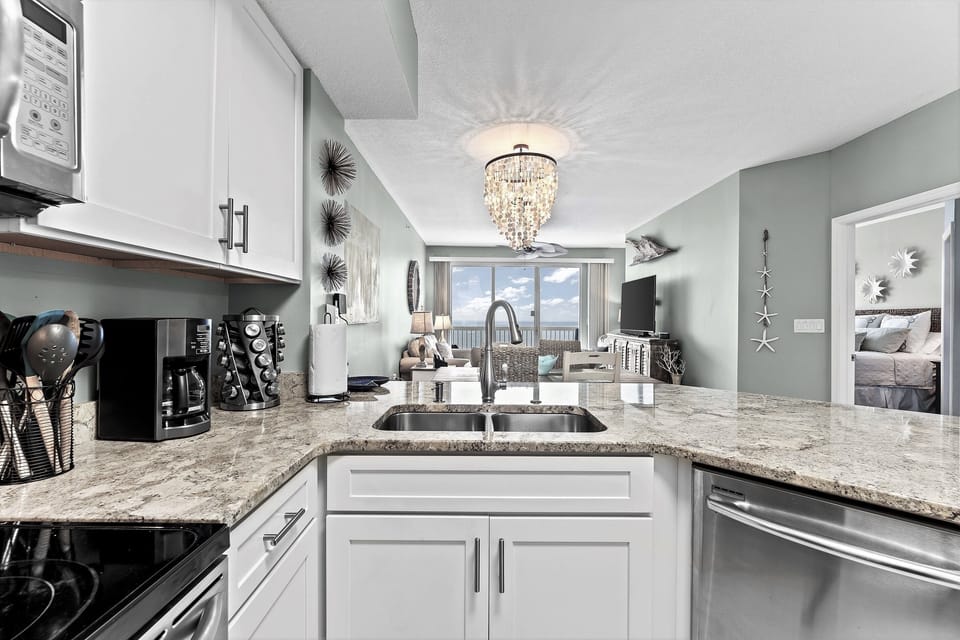 Fully Equipped Kitchen - All the pots, pans, blenders, crockpots, spices and MORE that you could ever need