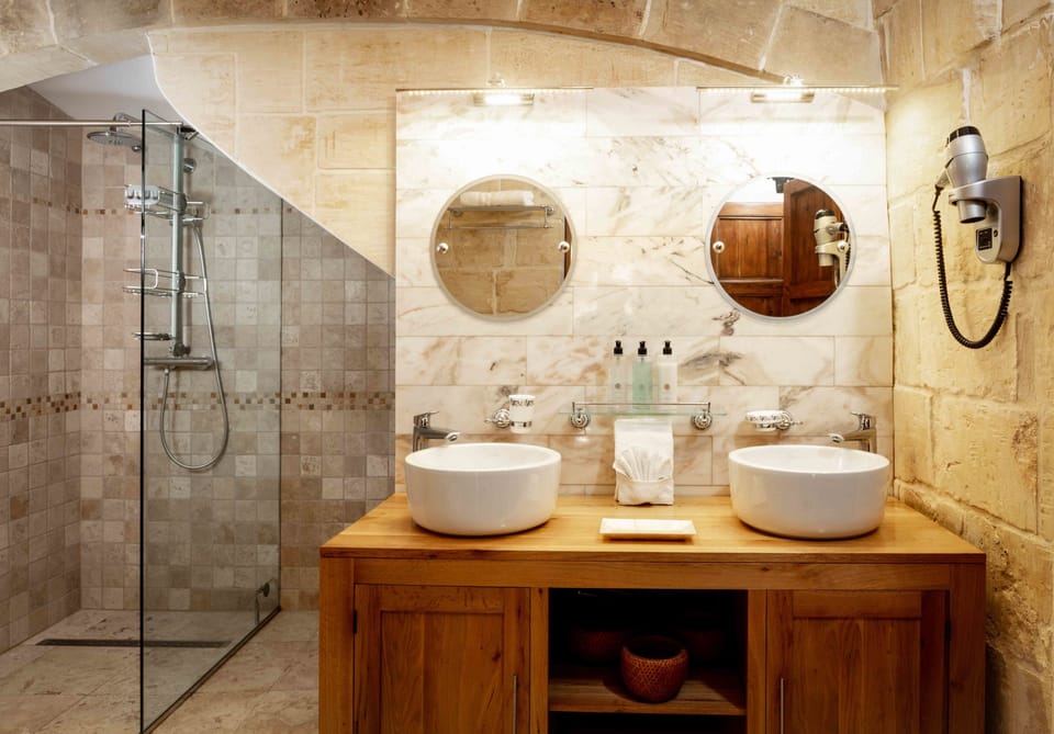 Deluxe Double Room, 1 King Bed, City View (d’Aragon) | Bathroom | Shower, designer toiletries, hair dryer, bathrobes