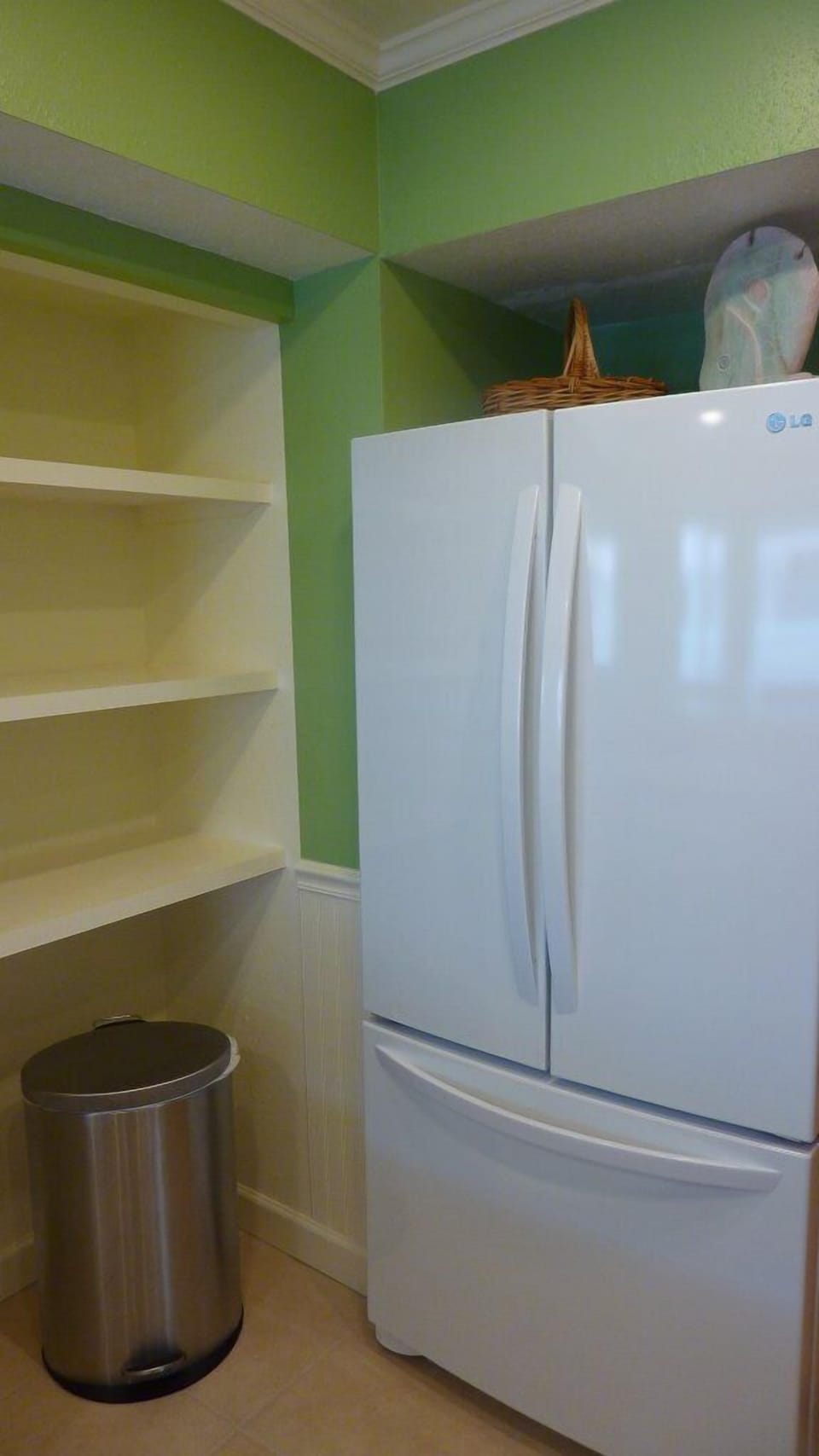 Large New Fridge and Pantry!