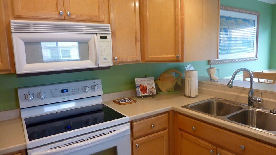 Fresh, clean kitchen stocked with cookware!  All new appliances!