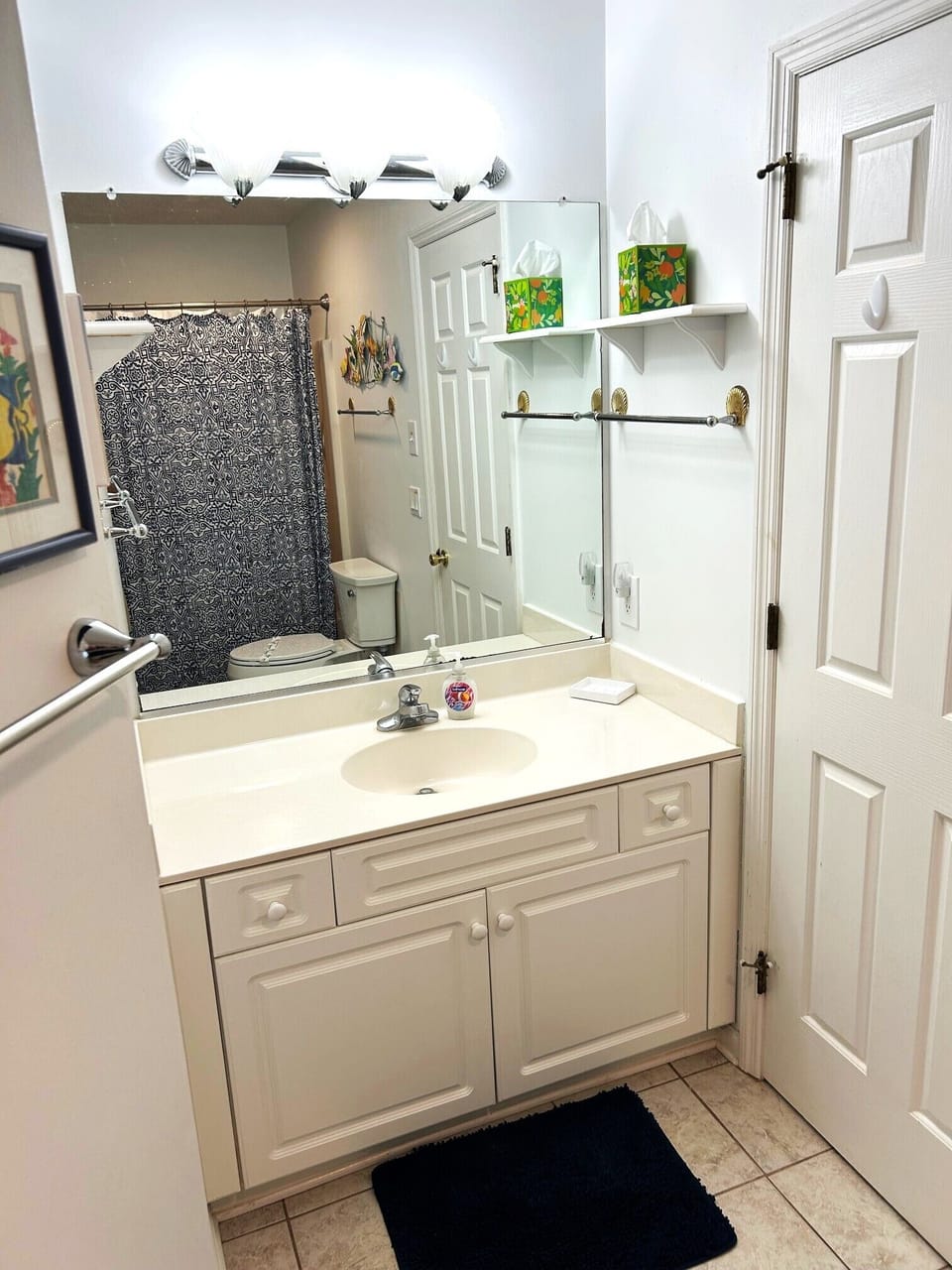 second floor bathroom with tub