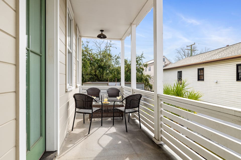 Globetrotter | Charleston Charm Meets Cozy Porch