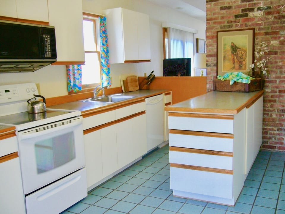 Kitchen with lots of storage and space to prepare meals