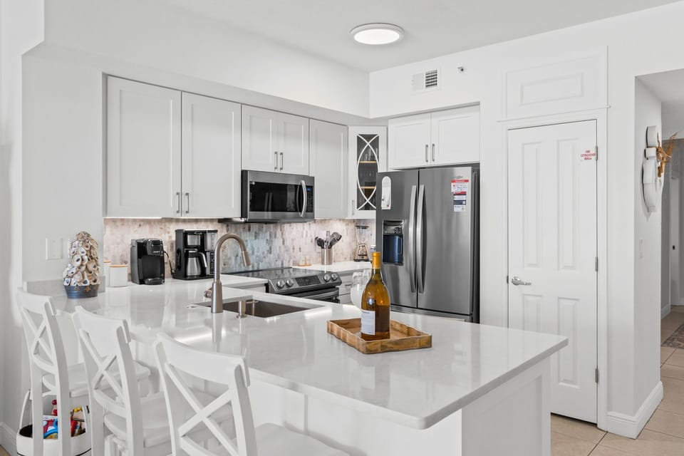 New stainless appliances, refrigerator with double ice 