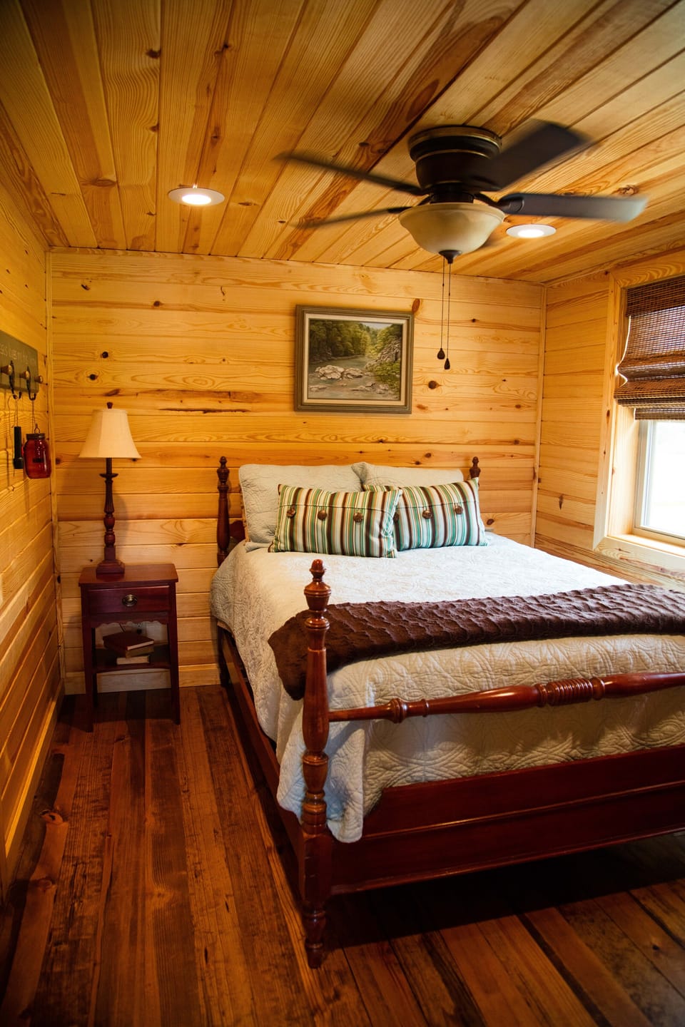 Downstairs bedroom, full sized bed