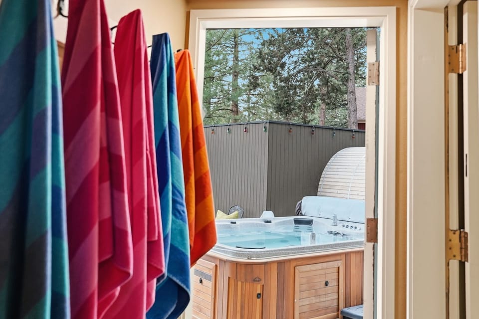 Private hot tub access with fresh Hot Tub towels provided (and extra swim suits)