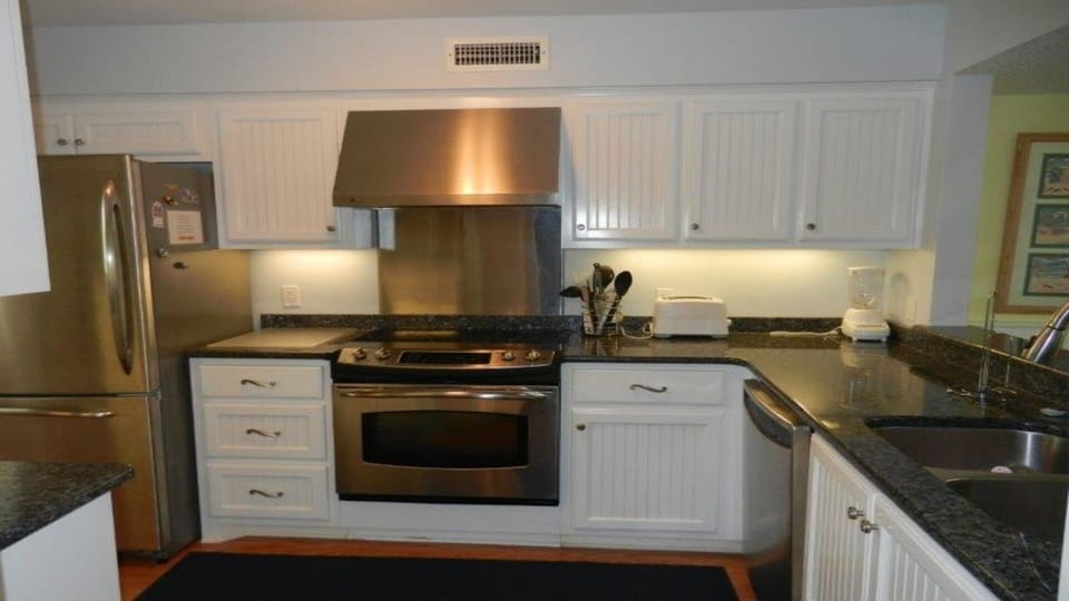 Kitchen (stove and refrigerator)