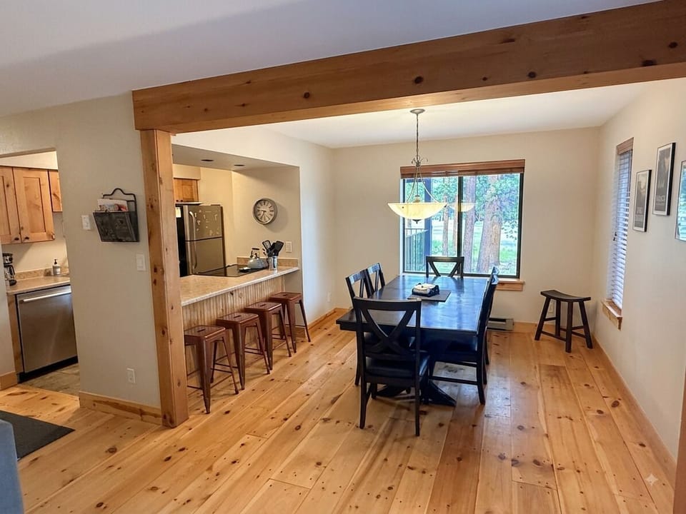 Full table (8 people) and extra card table available for family meals and games.