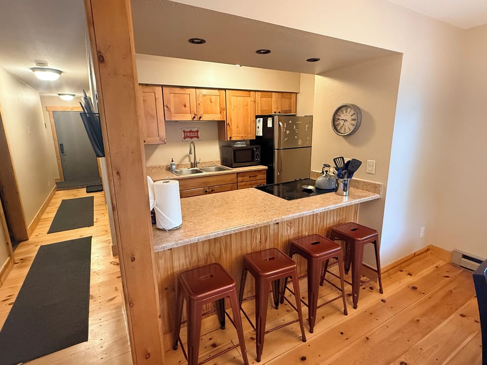 Breakfast bar for 4.