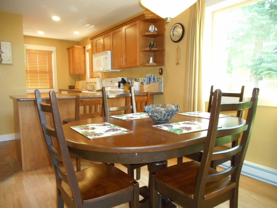 Dinning Room With Eat At Bar