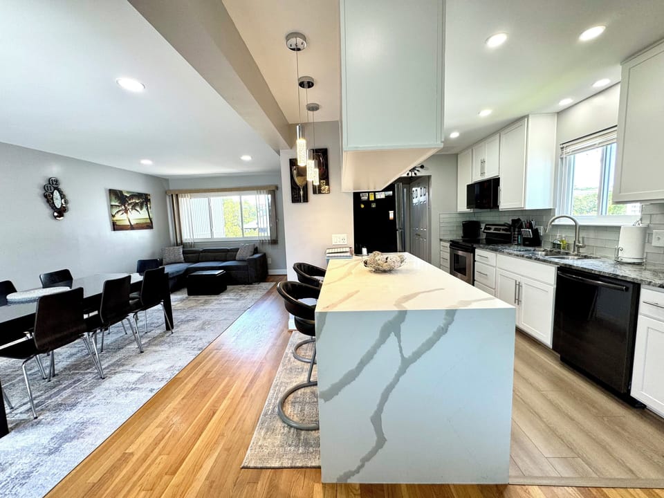 Living Room/Kitchen