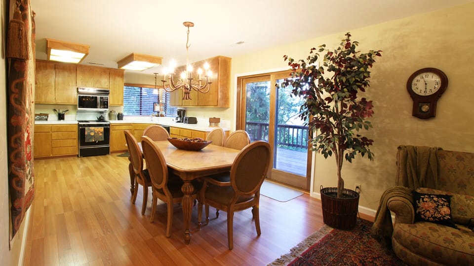 Broader View of  Kitchen and Dining area for 6
