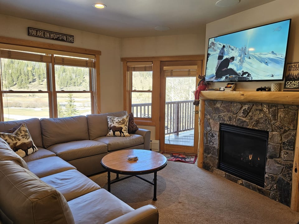 Gas Fireplace and great views of the Gore Range & Sky Mountain Chutes! 